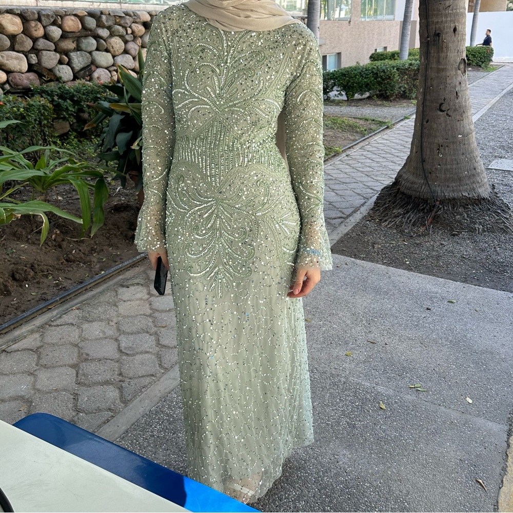 MODEST LONG SLEEVE DRESS Size M